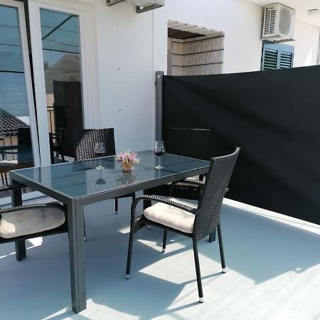 Apartmani Vesa พรีมอชเตน ภายนอก รูปภาพ