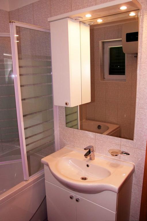 Apartmani Vesa พรีมอชเตน ภายนอก รูปภาพ