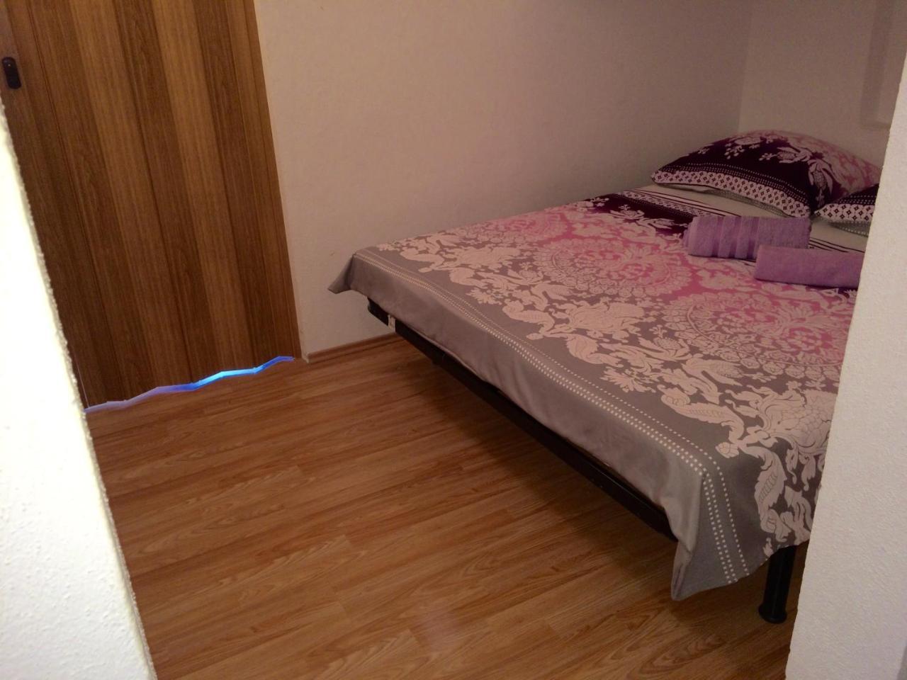 Apartmani Vesa พรีมอชเตน ภายนอก รูปภาพ